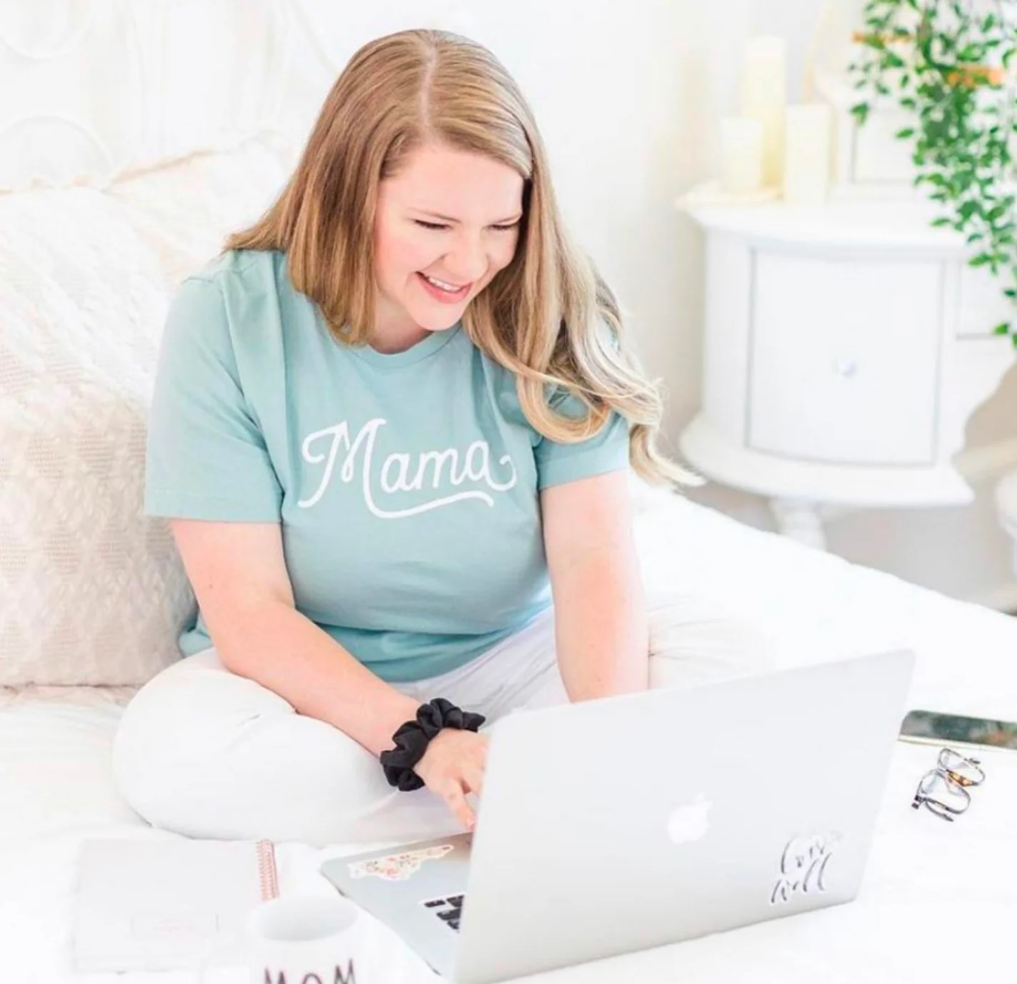 Mama - Script - Unisex Tee - Image 3
